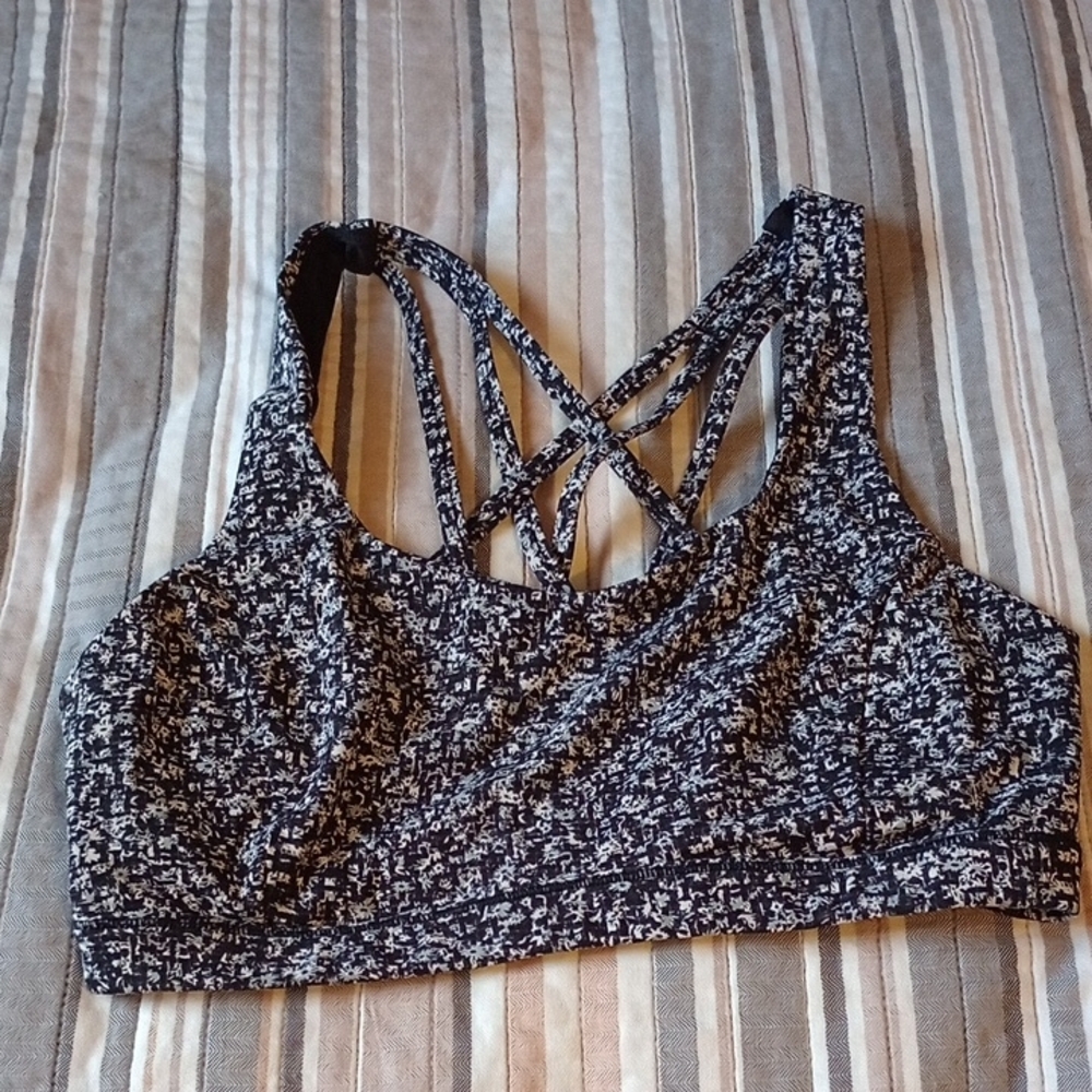 Lululemon‎ Athletica Black and White Crisscross Sports Bra